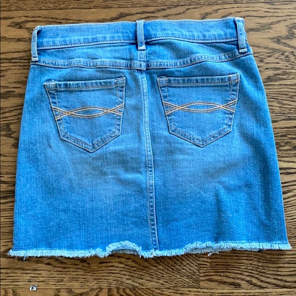 LIKE NEW🌺Abercrombie detailed denim skirt - Picture 3 of 4